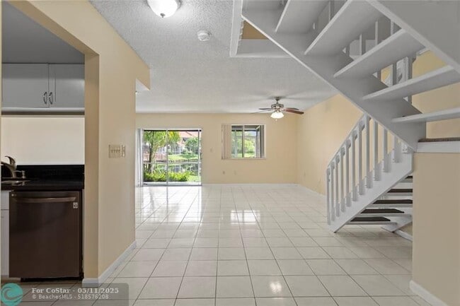 Building Photo - 640 N University Dr
