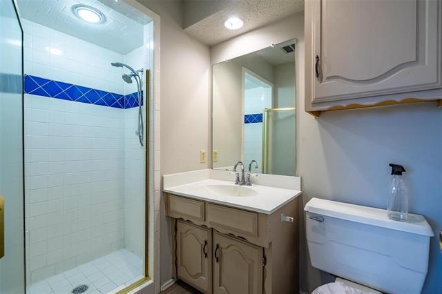 Building Photo - 4212 Village Green Dr