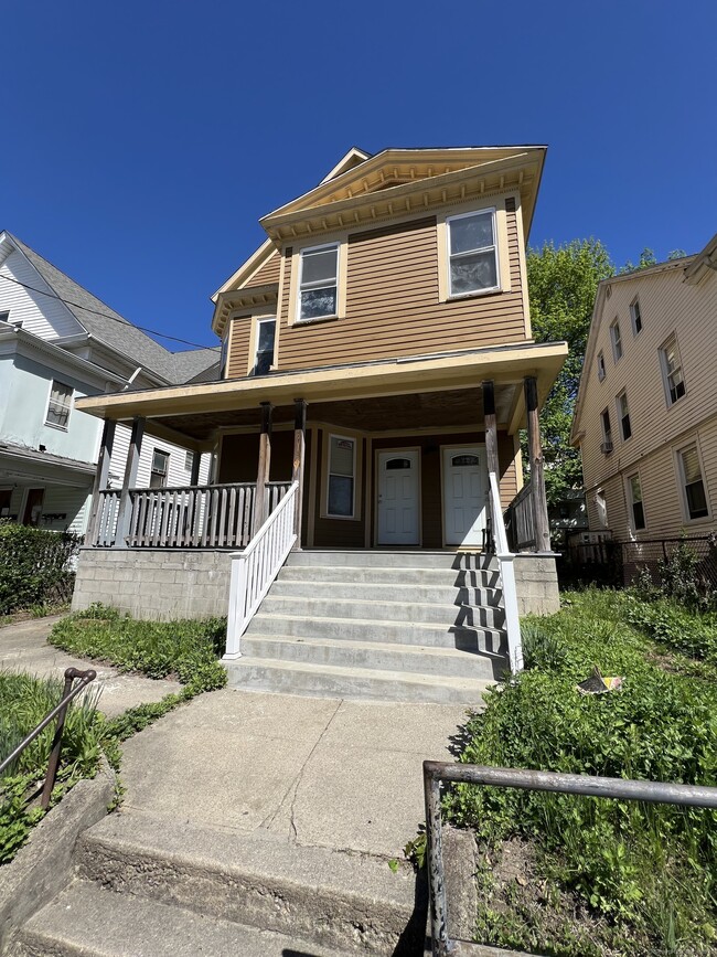 Building Photo - 210 Woodlawn Terrace