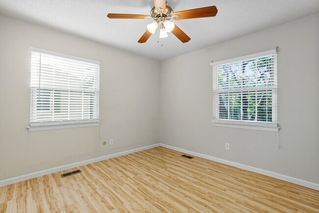 Building Photo - 712 Biltmore Dr
