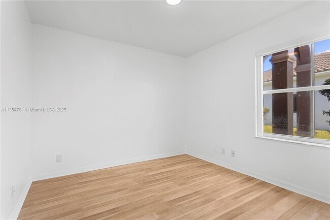 Building Photo - 4202 Sabal Ridge Cir