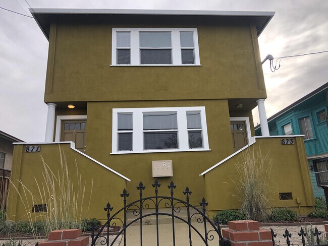 Building Photo - 873 Apgar St