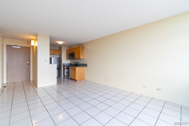 Building Photo - $2500 / Salt Lake - 2 Bed/ 2 Bath a peekab...