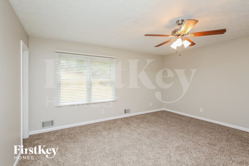 Building Photo - 221 Cherokee Springs Way