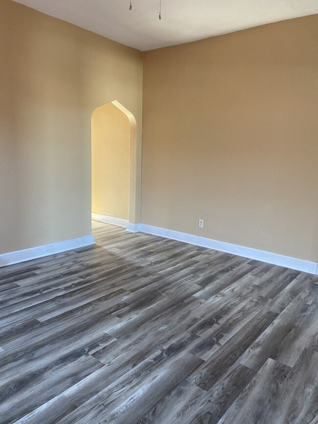 Building Photo - 1502 Jules St