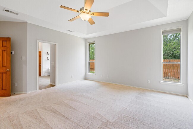 Building Photo - 307 Echo Valley Dr