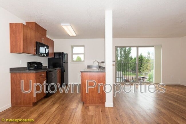 Building Photo - 4775 SW Franklin Ave