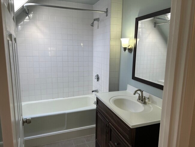 Building Photo - 21 Hawthorn Ave