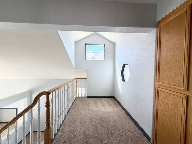 Building Photo - 901 Golden Hawk Way