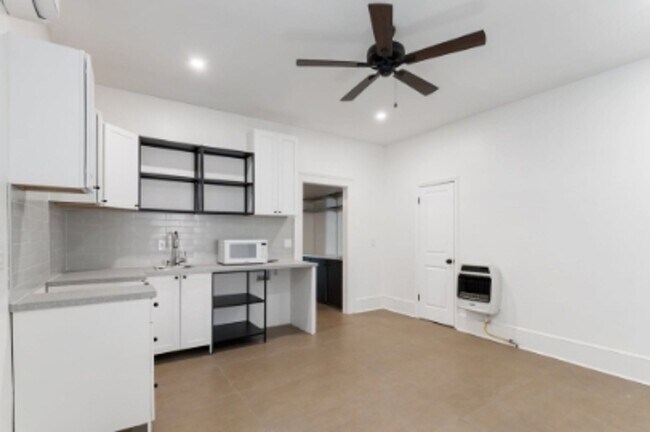 Building Photo - 1 Bedroom Duplex COMPLETELY UPDATED with D...
