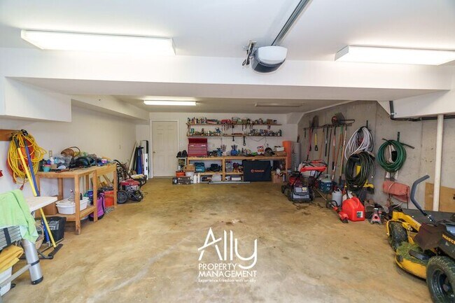 Building Photo - 2733 Southern Hills Ct