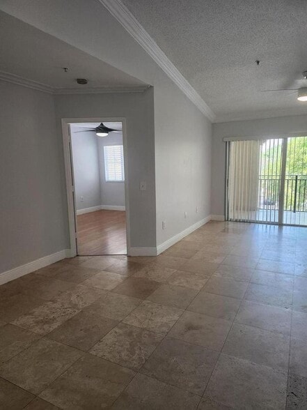 Building Photo - 2494 Centergate Dr