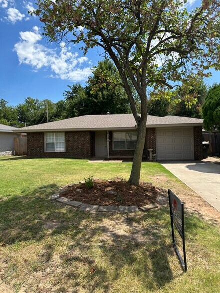 Building Photo - 1708 Westchester Dr