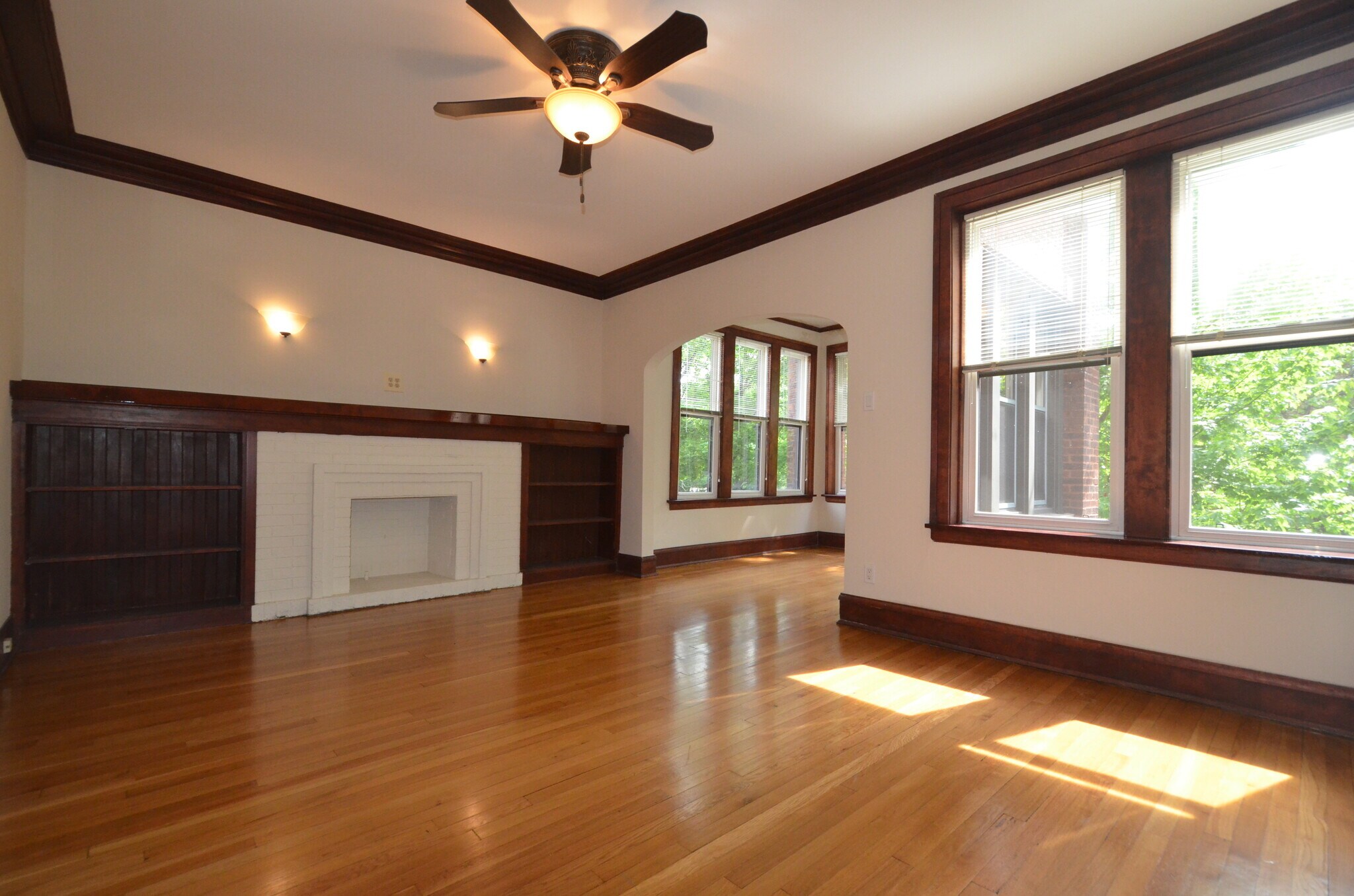 Building Photo - 5956 N Magnolia Ave