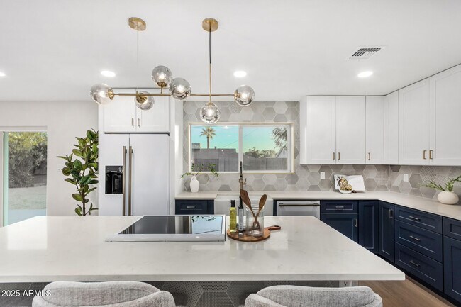 Building Photo - 6413 E Holly St