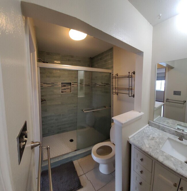 Building Photo - MOVE IN READY!! 2-Bedroom Boulder Condo