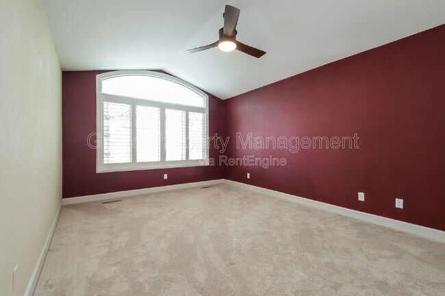 Building Photo - 566 Josephine St