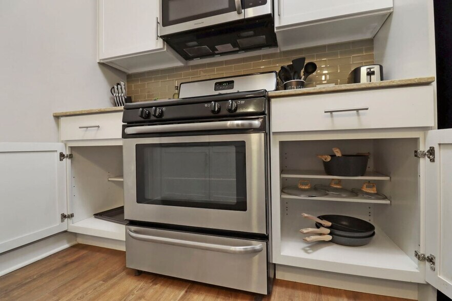 Building Photo - 255 N Addison Ave