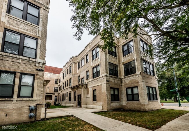 Building Photo - 801 E Drexel Square