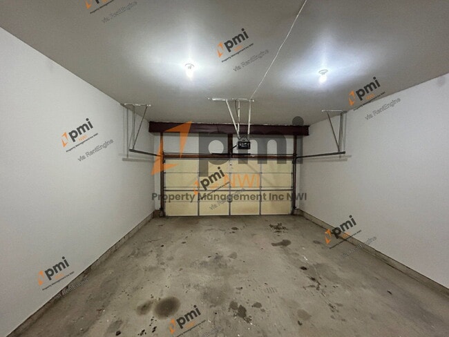 Building Photo - 4000 Silhavy Rd