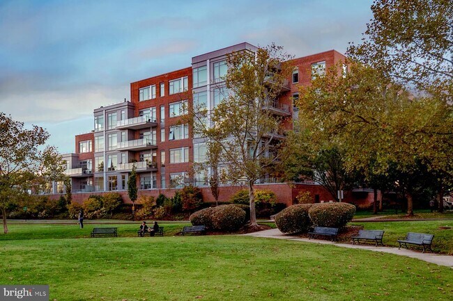 Building Photo - 601 N Fairfax St