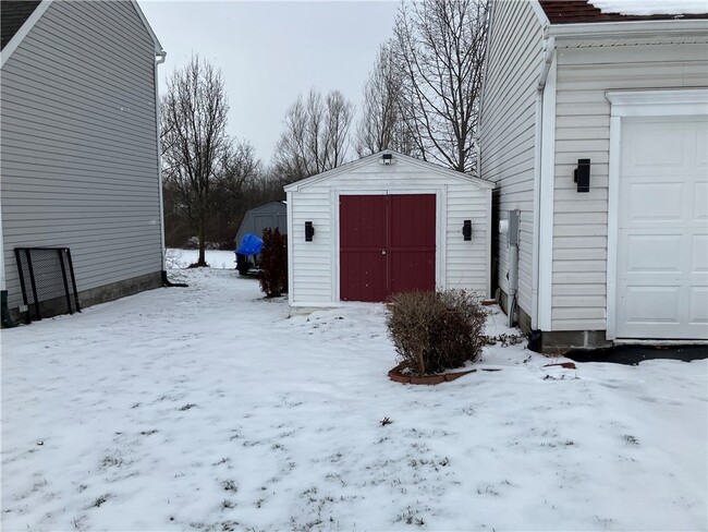 Building Photo - 120 Hummingbird Way