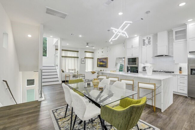 Building Photo - 6719 St Augustine St