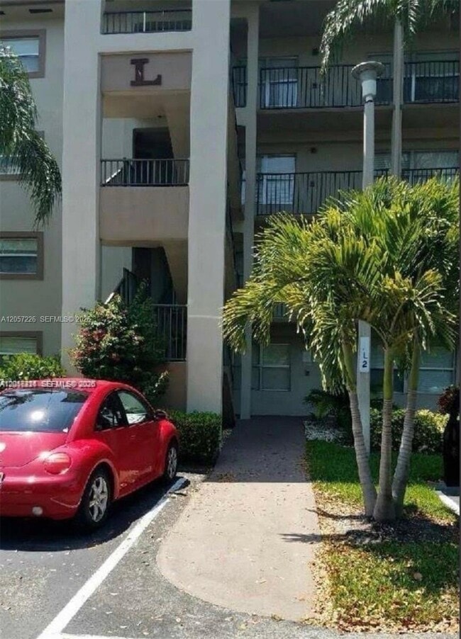 Building Photo - 550 SW 137th Ave