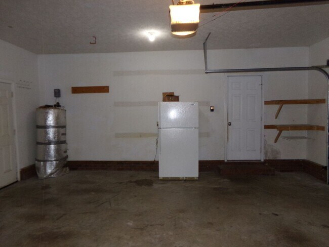 Building Photo - Beautiful 2 story home located on a cul-de-sac