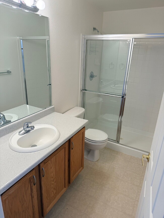 Building Photo - "Charming 2-Bed, 2-Bath condo Oasis in Aurora - 988 Sq Ft of Comfort!"
