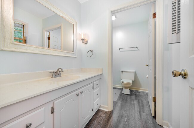 Building Photo - 229 Creekwood Dr
