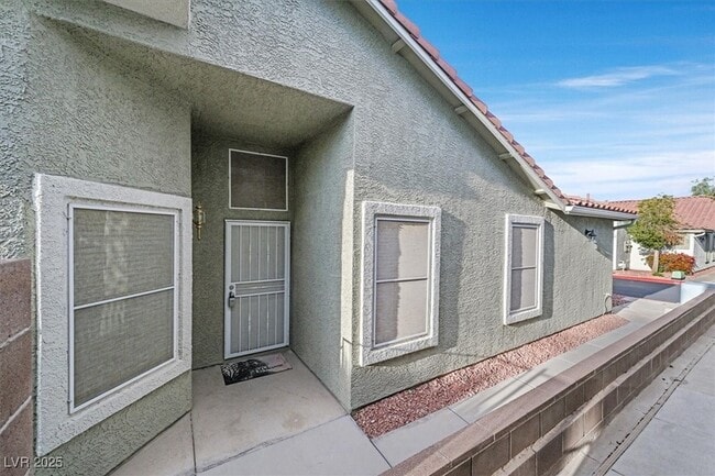Building Photo - 137 Tapatio St