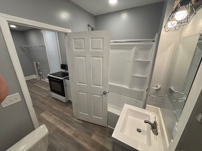 Building Photo - 314 N 9th Ave