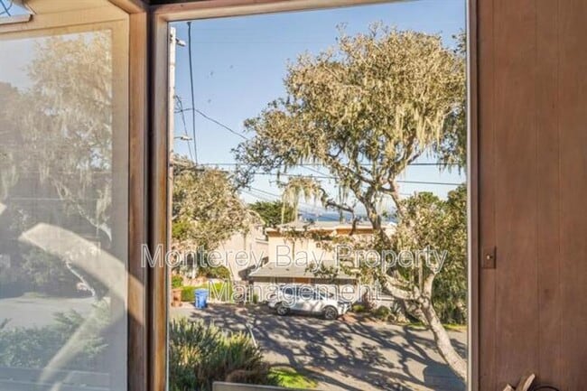 Building Photo - 635 Grace St