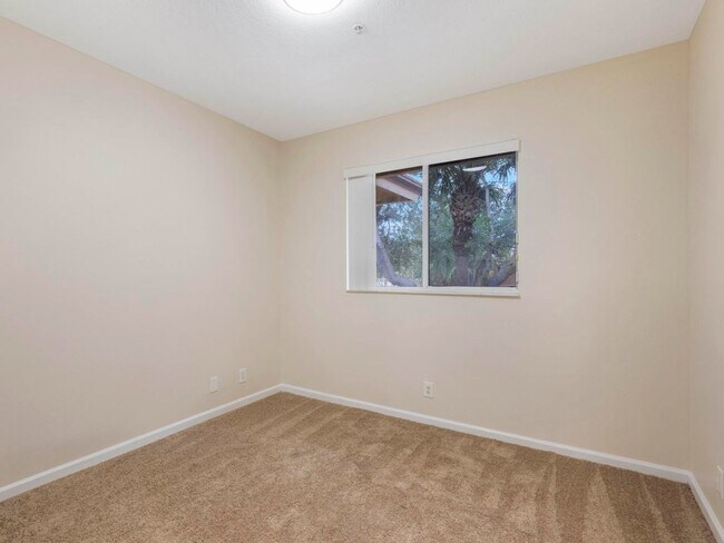 Building Photo - Coventry Townhomes