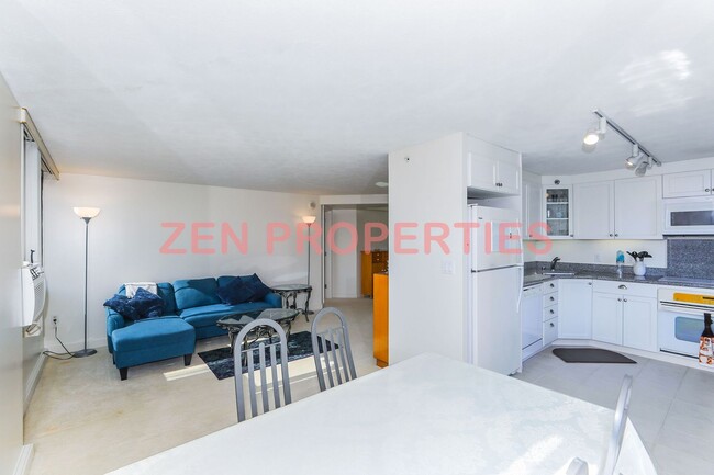 Building Photo - Furnished 2 bdrm / 2 bath unit at The Windsor Waikiki