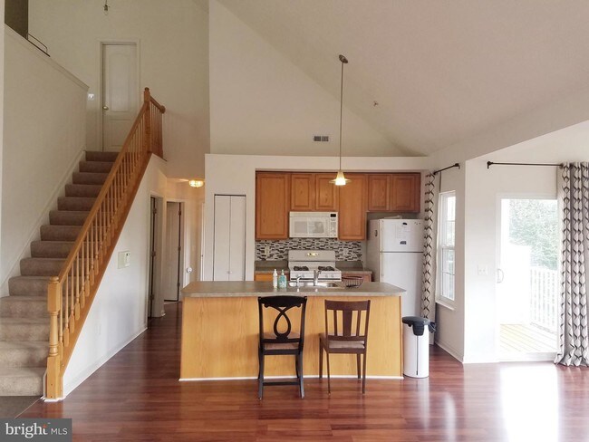 Building Photo - 9810 Feathertree Terrace