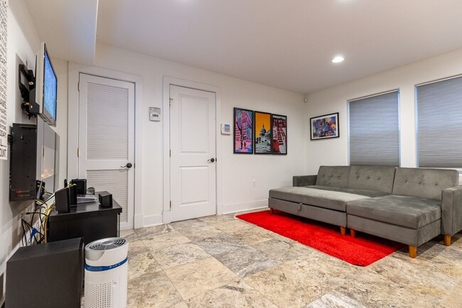 Building Photo - Trendy One Bedroom in Trinidad!