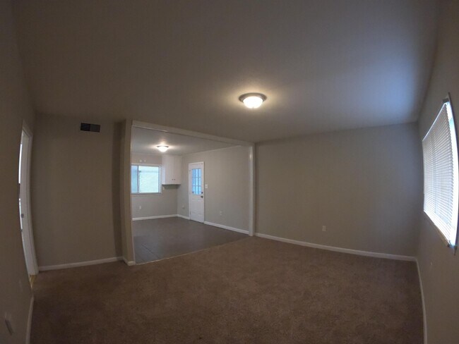 Building Photo - 3256 Suncrest Dr