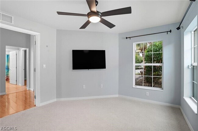 Building Photo - 2427 Woodbourne Pl