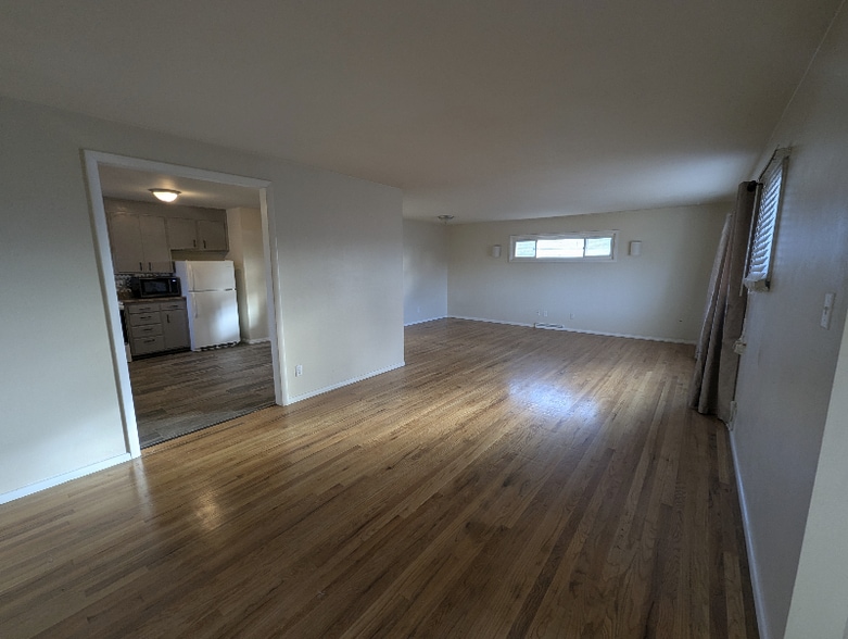 Building Photo - 20 Loch Lomond Ln