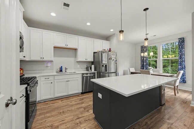 Building Photo - 341 Chapman Cir