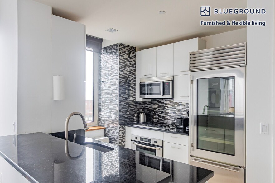 Building Photo - 635 W 42nd St