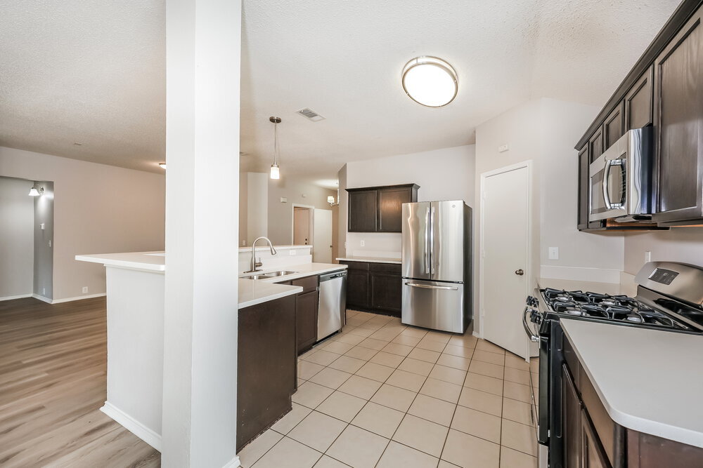 Building Photo - 833 Lariat Dr