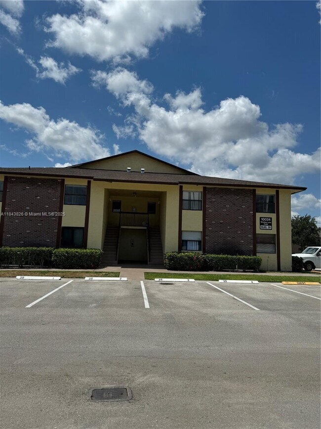 Building Photo - 10024 Winding Lake Rd