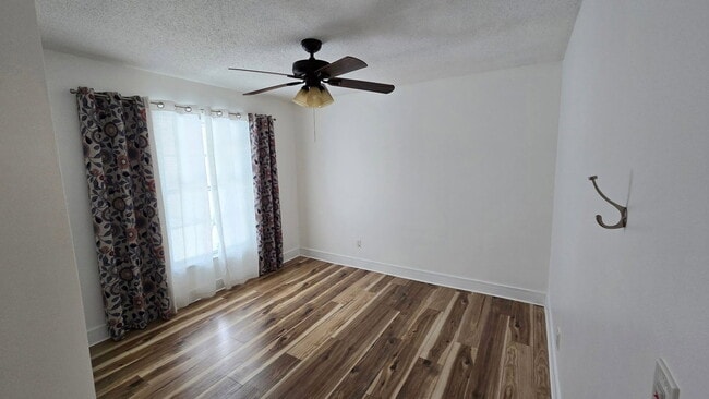Building Photo - 211 N Cervidae Dr