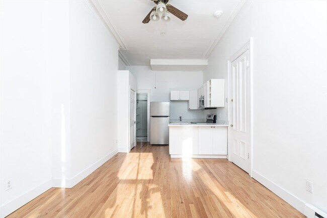 Building Photo - 75 Chandler St