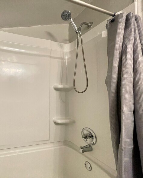 Full bathroom with bath tub/shower - 120 Edgemont Rd