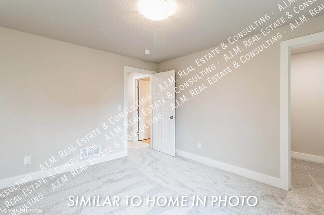 Building Photo - 3212 NE Fawn Ln