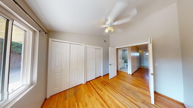 Building Photo - 5311 Saxon St